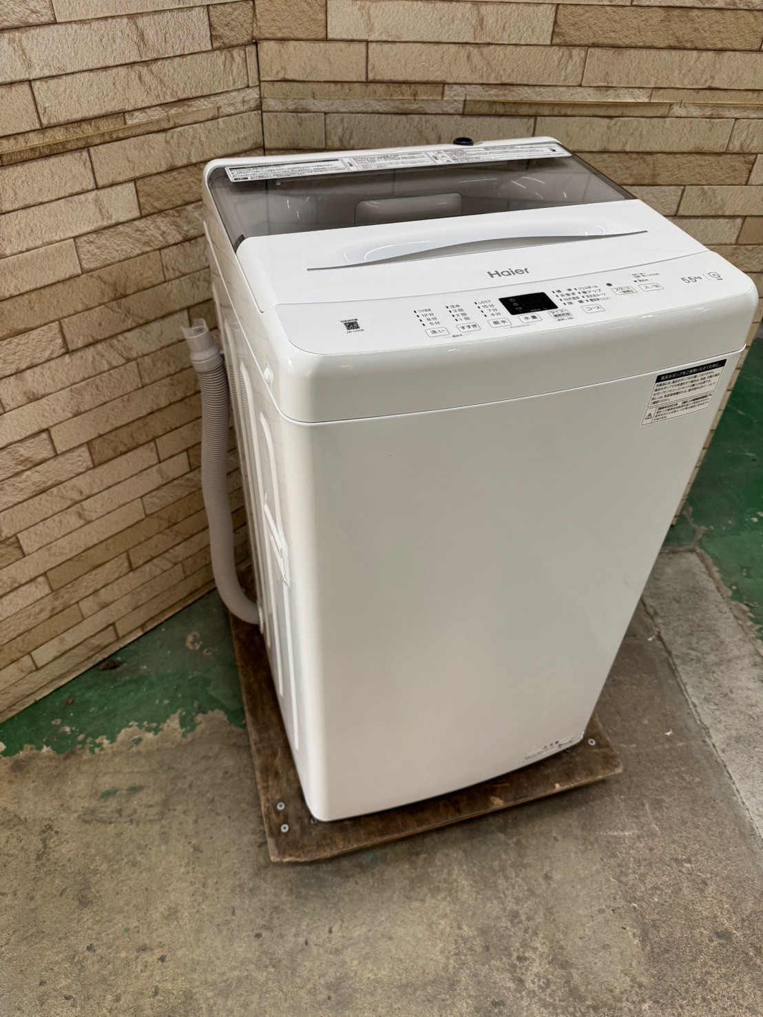 【中古】ハイアール 全自動電気洗濯機 5.5キロ 2023年製 JW-U55B 新生活 新婚 同棲 リサイクル リユース 格安 ふるさと納税 民泊 クリーニング済み 設置費込み